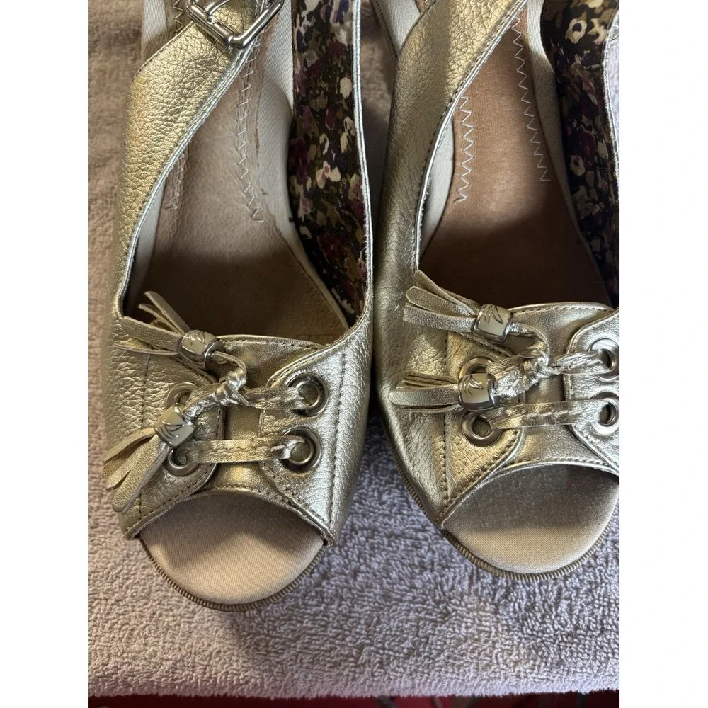 Sperry Top Sider Women's‎ Metallic Gold Wedge Heel 3.25